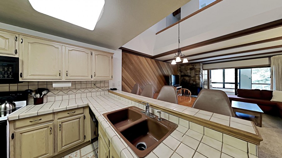Full-Size and Fully-Equipped Kitchen