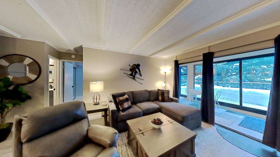 Cozy Deluxe Slopeside Condo Just Steps to Mammoth Mountain