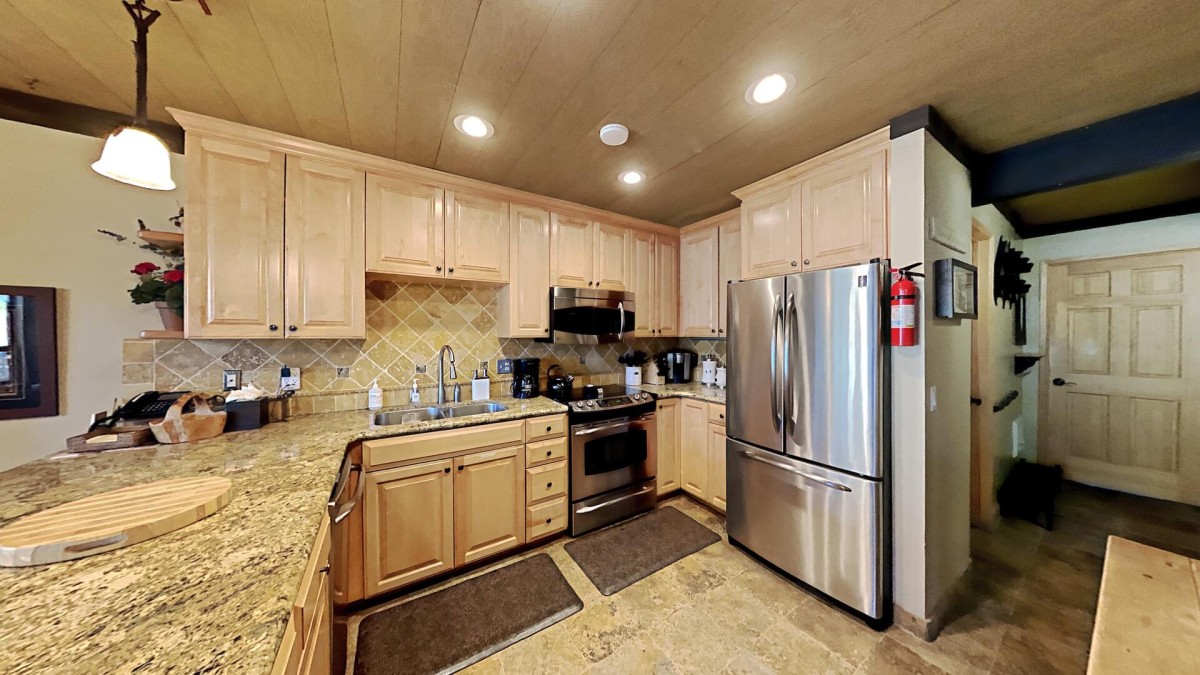 Deluxe Fully Equipped Kitchen