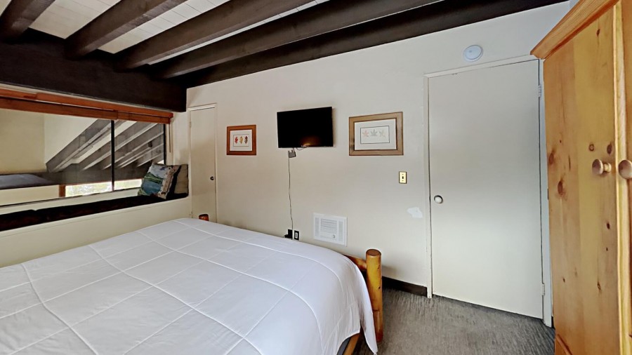 3rd Bedroom in Enclosed Loft Overlooking Living Room